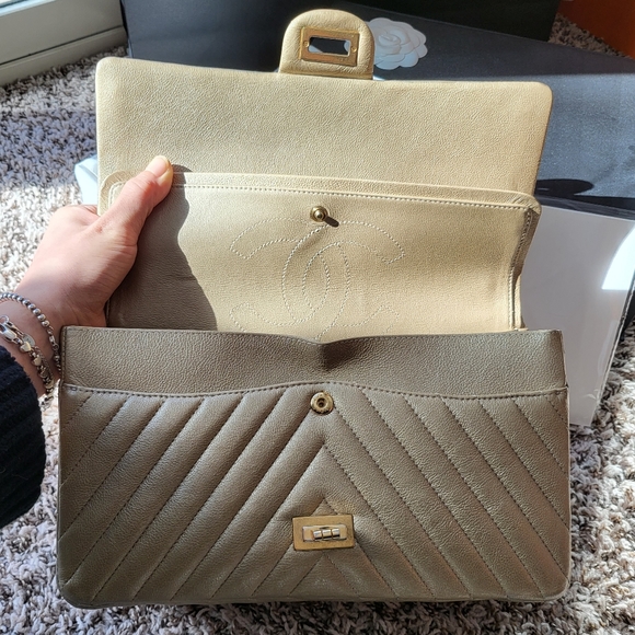 Chanel 2.55 bag 226 - Picture 9 of 17